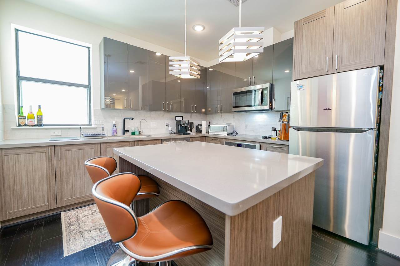 2401 Crawford Street - Photo 1