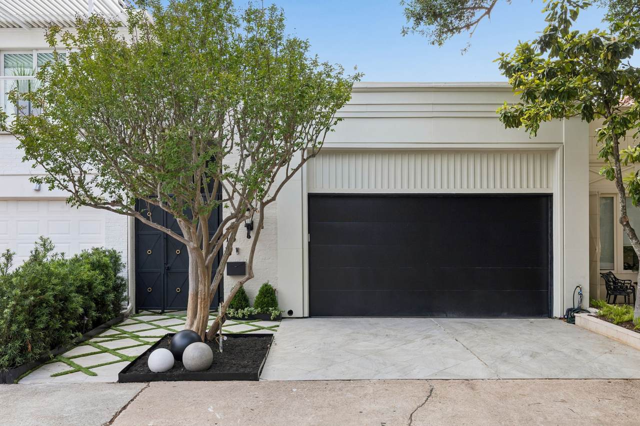 10 Briar Hollow Lane - Photo 1