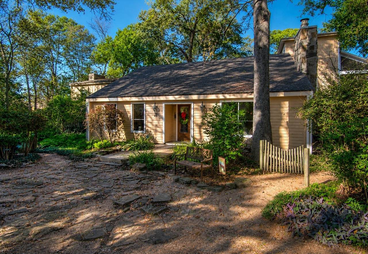 1 Holly Tree Lane - Photo 1