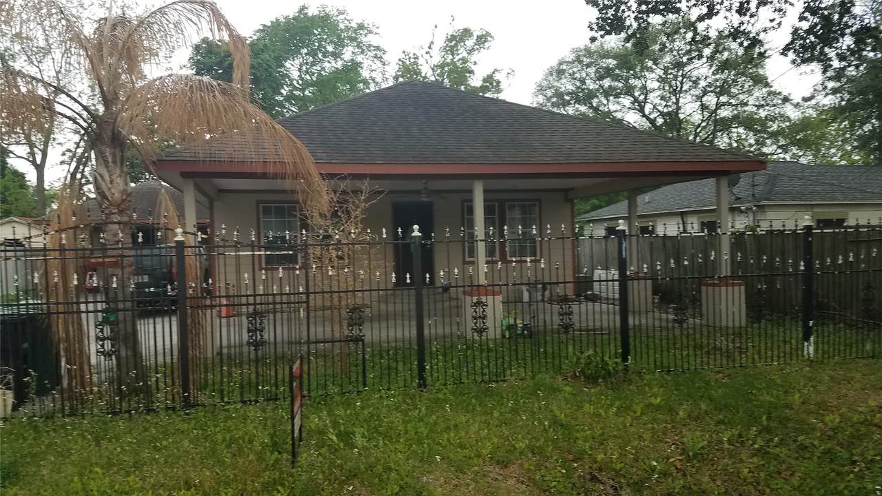8030 Darlington Drive - Photo 1