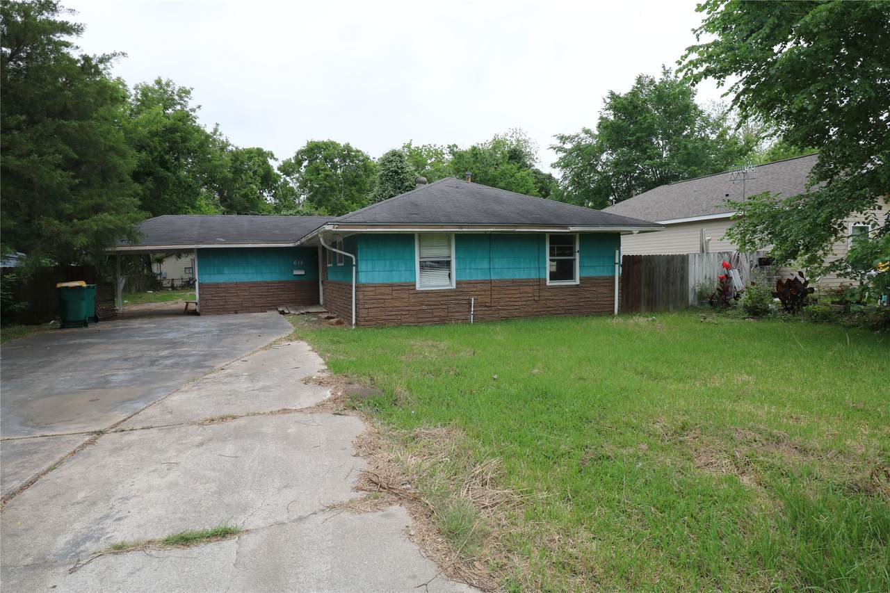618 Azalea Drive - Photo 1