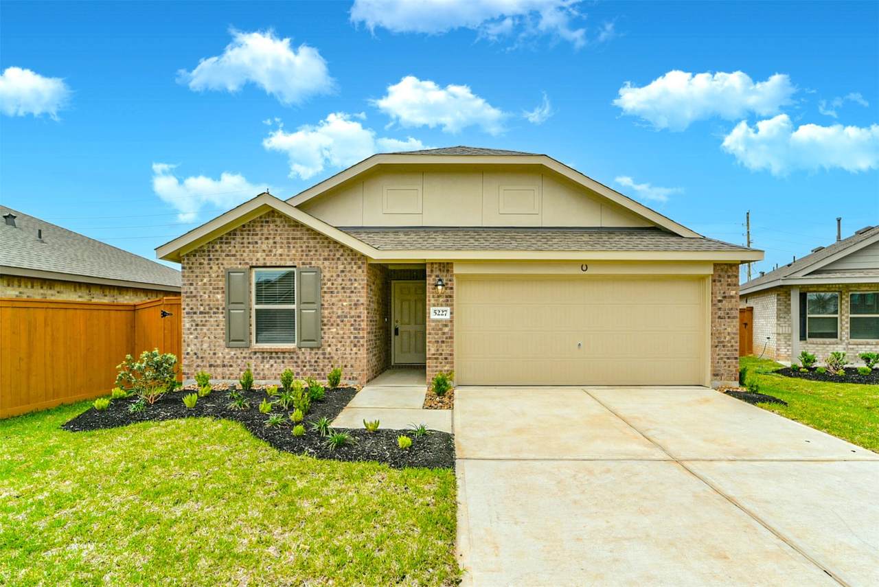 5227 Sunvalley Bend Drive - Photo 1