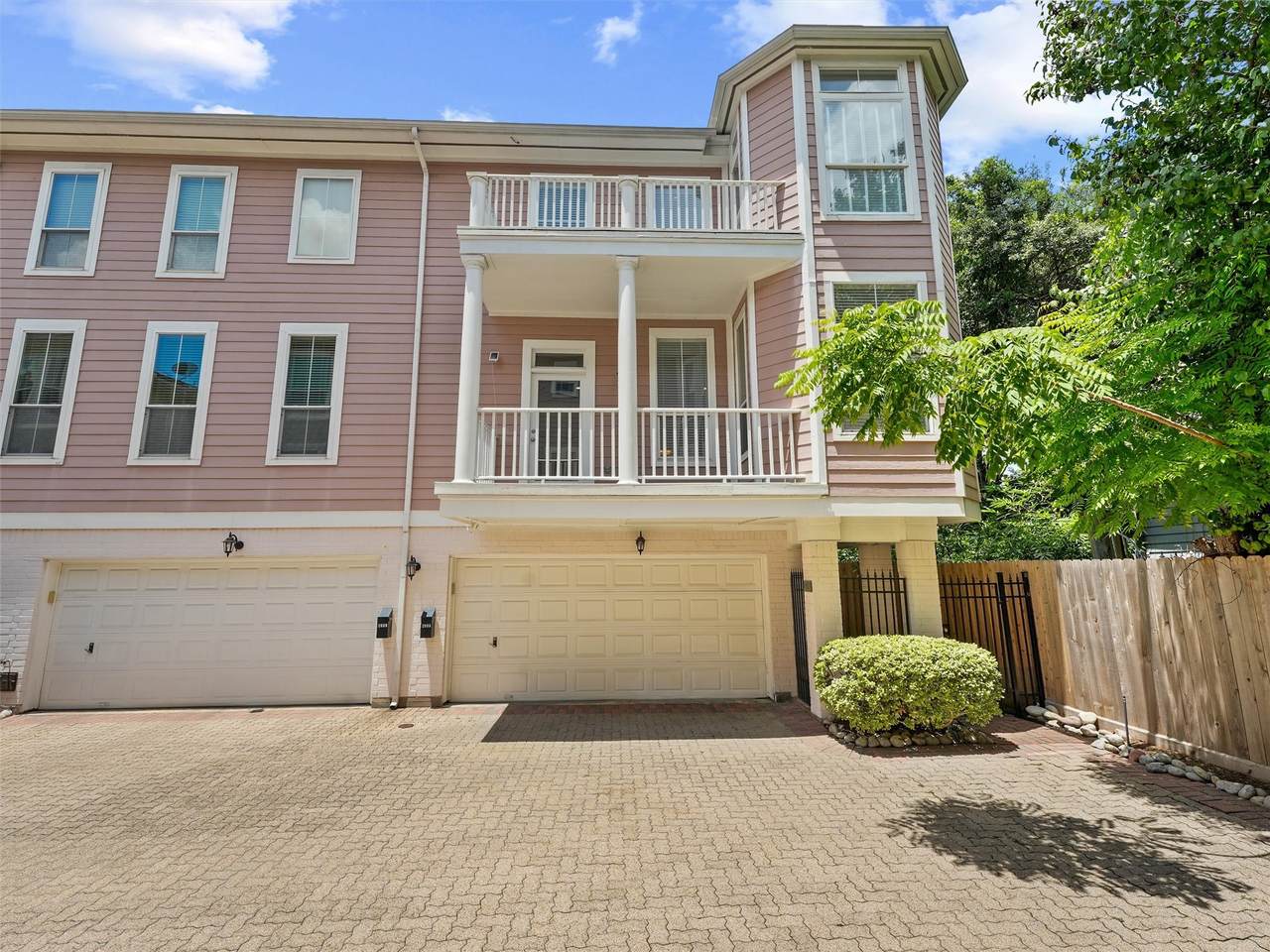 208 Hawthorne Street - Photo 1