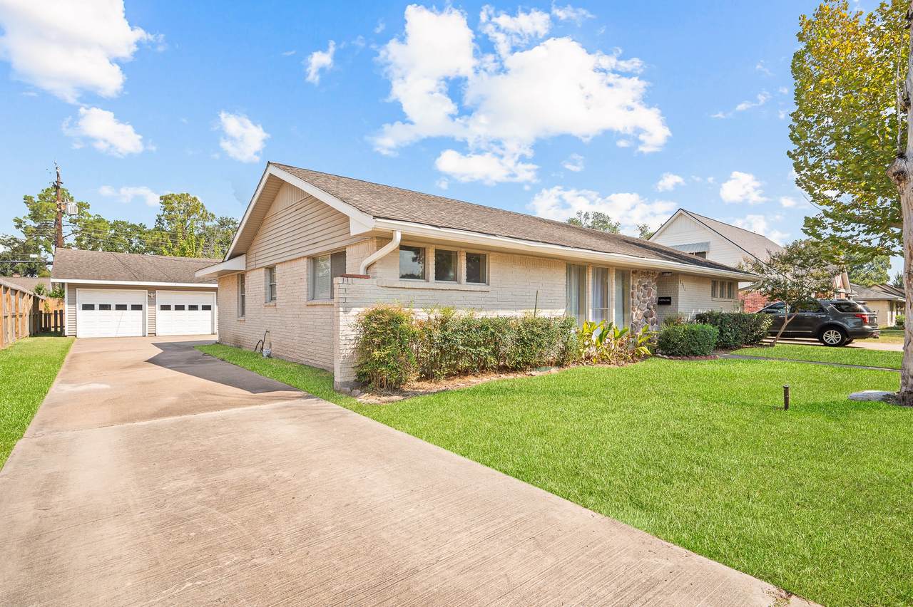8314 Edgemoor Drive - Photo 1