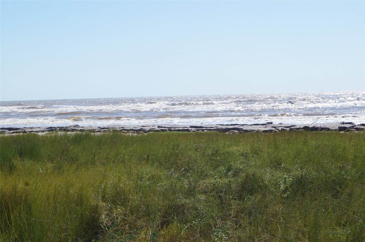 2424 Canal Drive - Photo 1