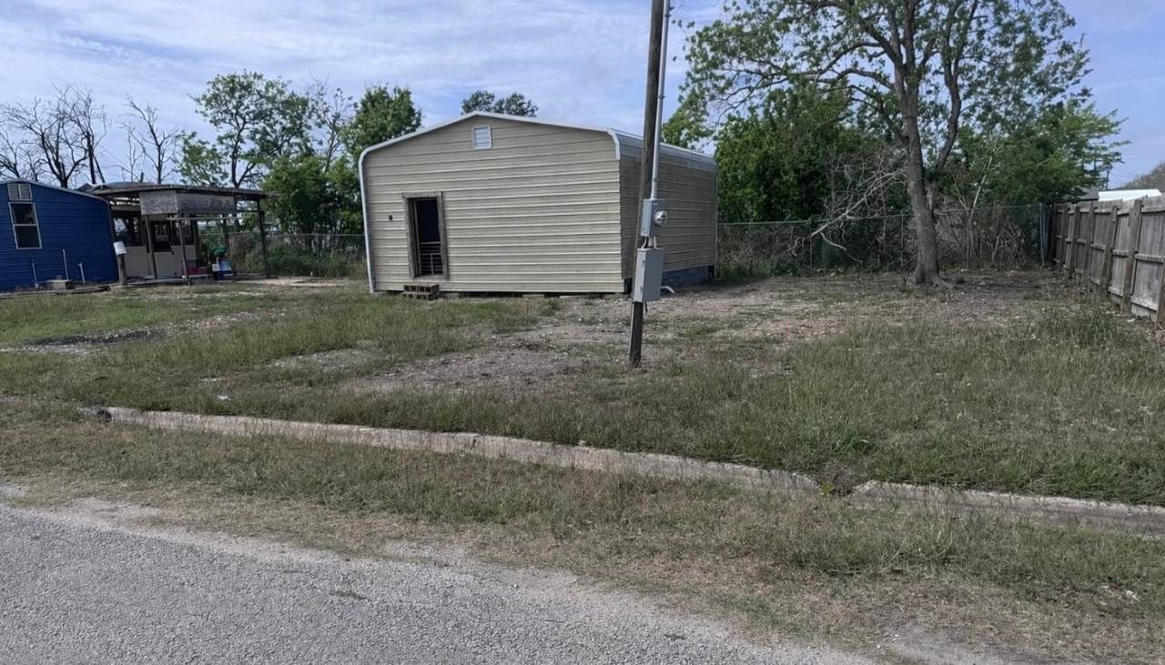 706 Cedar Street - Photo 1