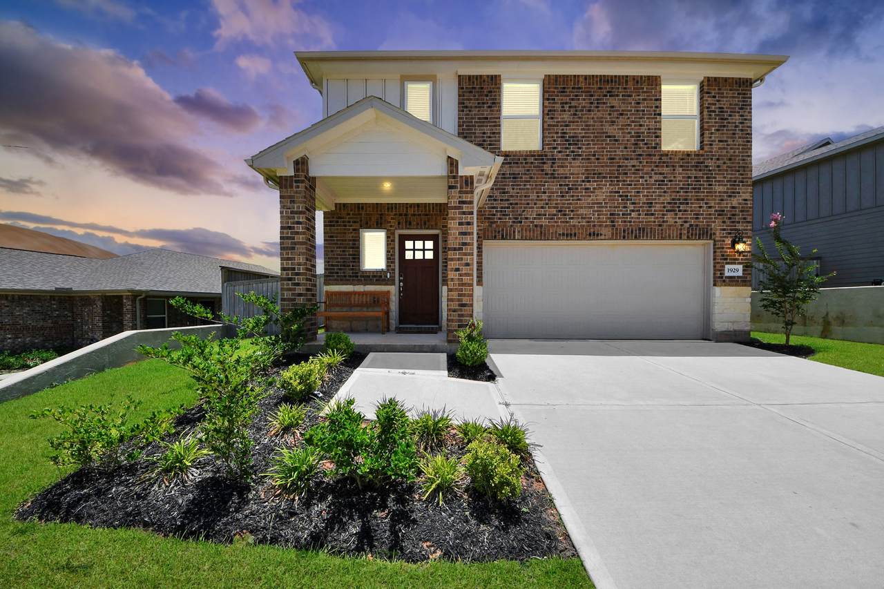 1929 Oregon White Oak Drive - Photo 1