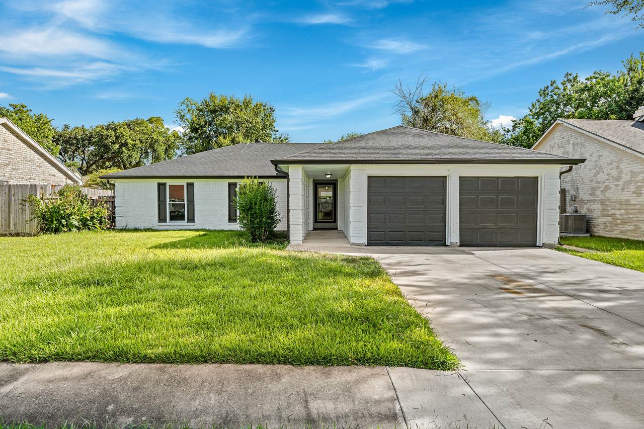 12723 Club Lane - Photo 1
