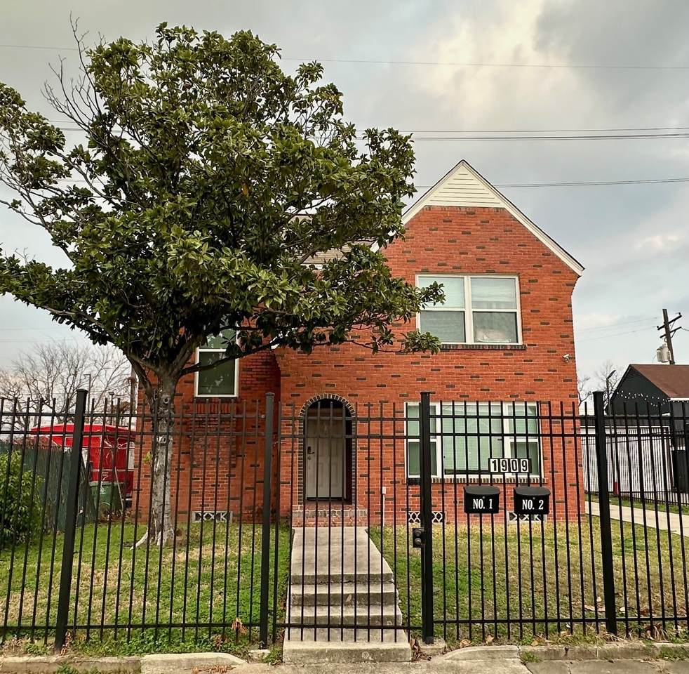 1909 Blodgett Street - Photo 1