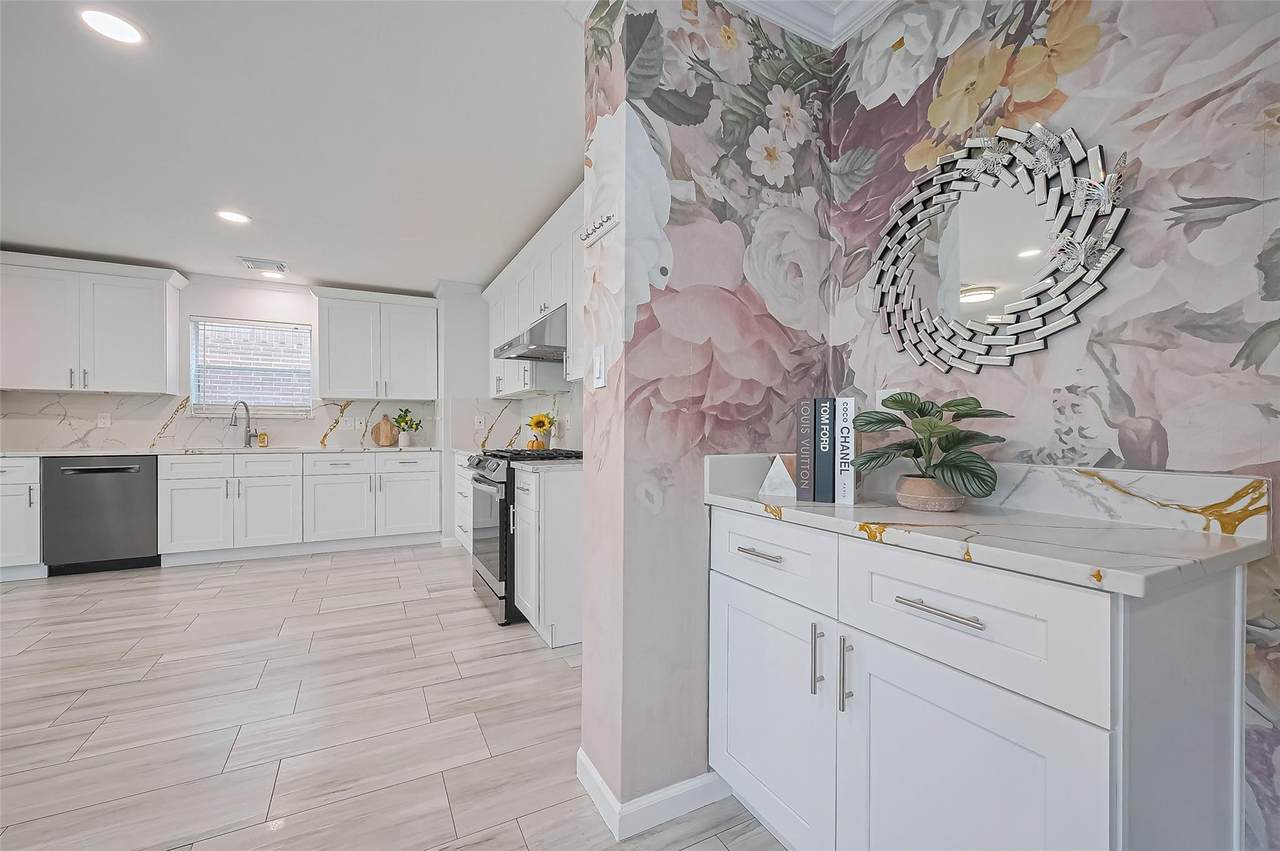 5914 Clerkenwell Drive - Photo 1