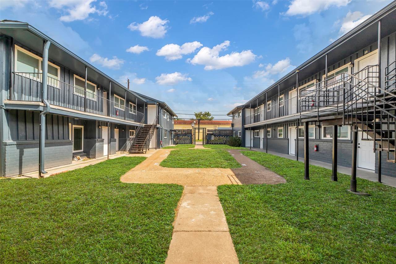 4706 Yellowstone Boulevard - Photo 1