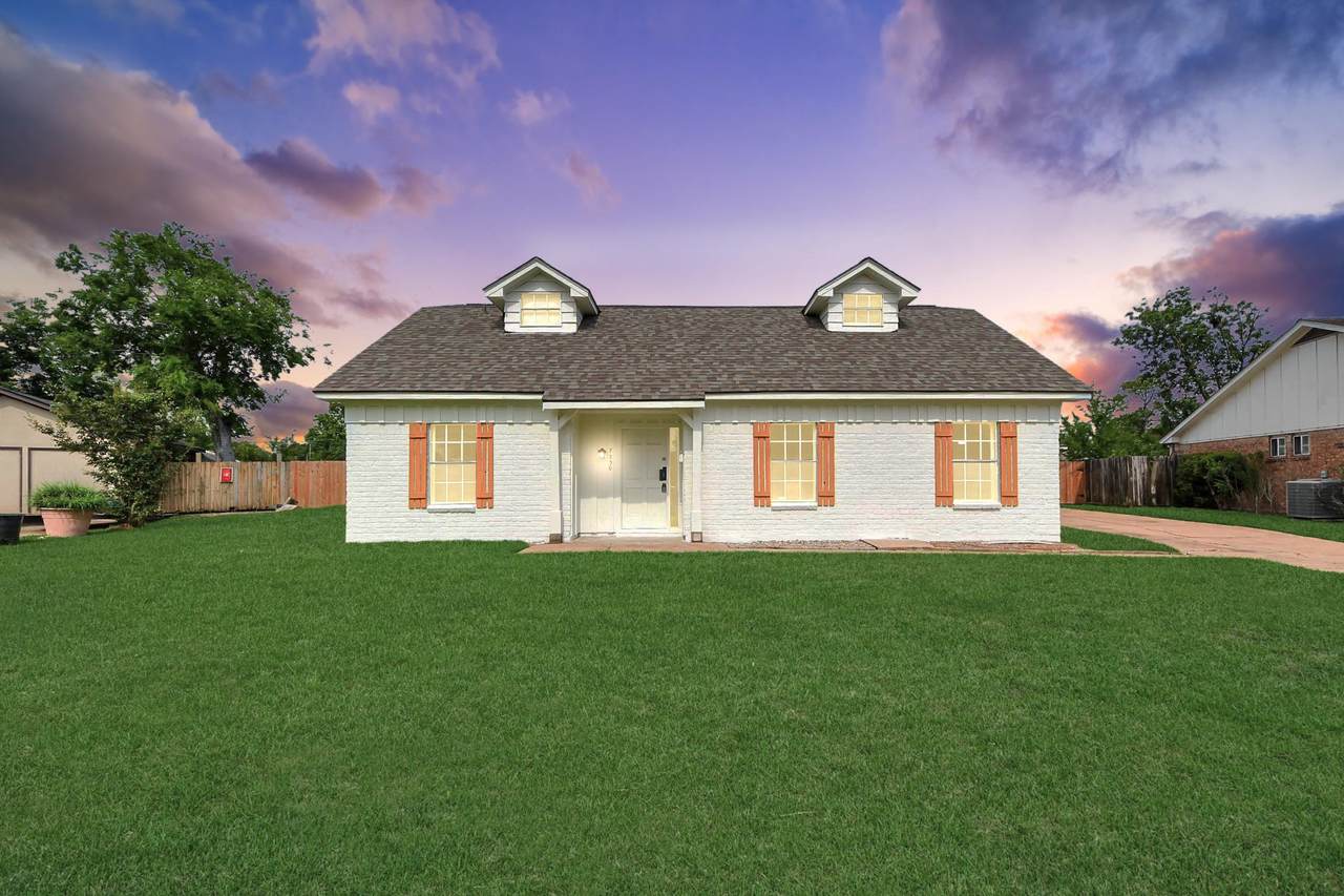 7230 Pella Drive - Photo 1
