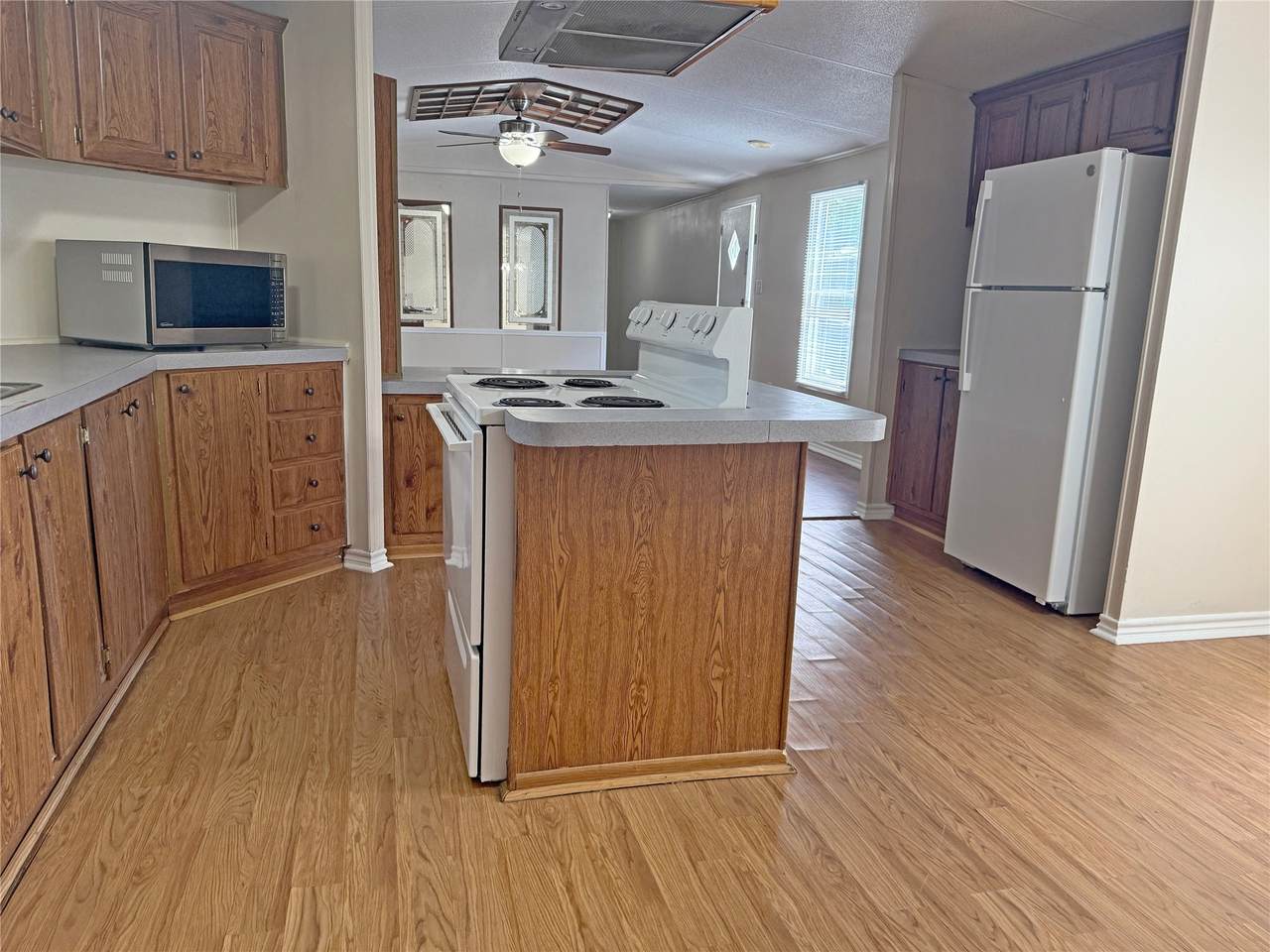 486 Meridian - Photo 1