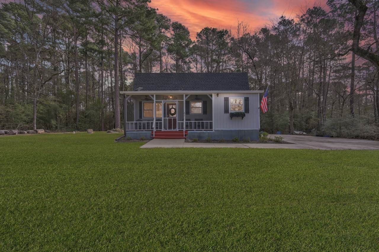 727 Shoreline Drive - Photo 1