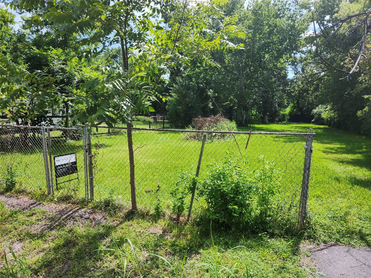 7202 Los Angeles Street - Photo 1