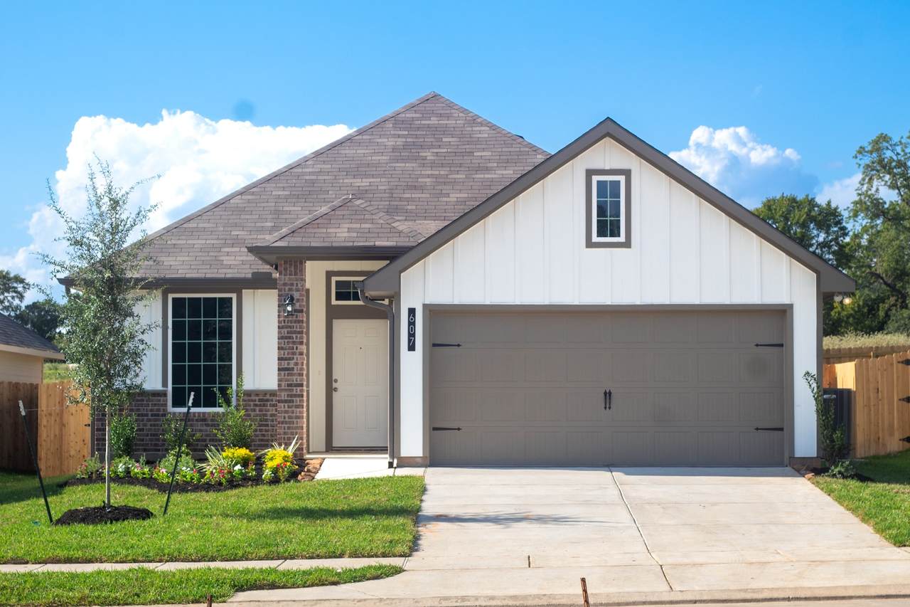 607 Rockbridge Drive - Photo 1