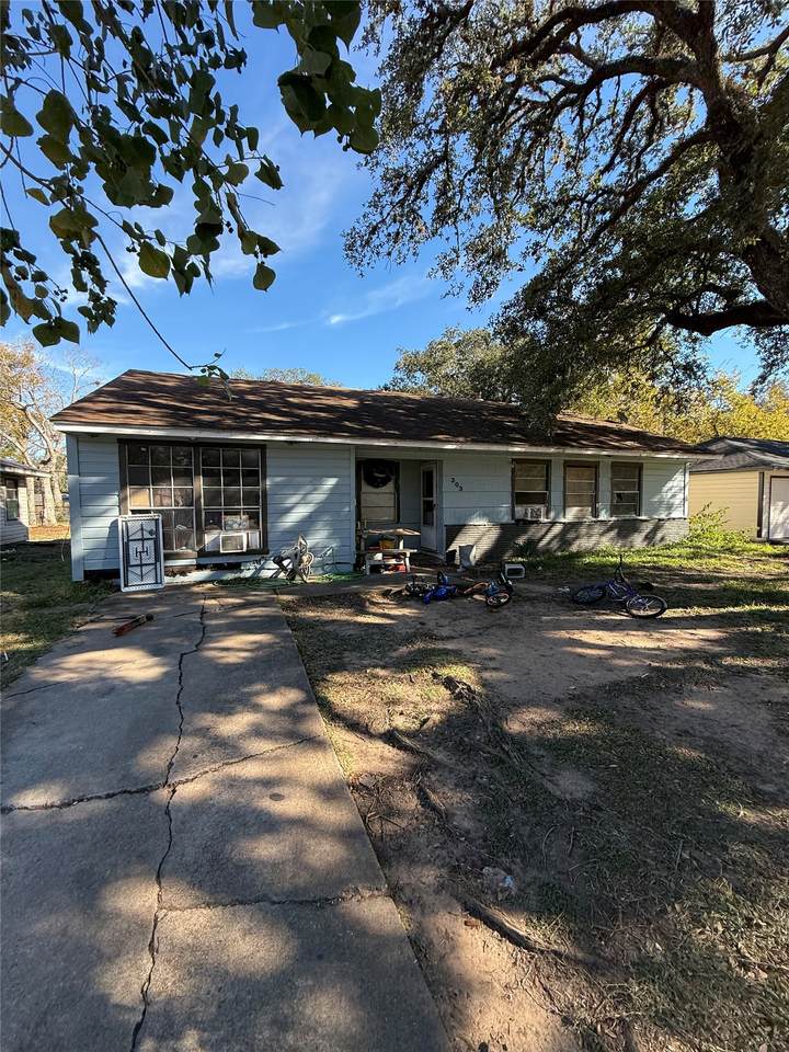 303 Cypress Street - Photo 1