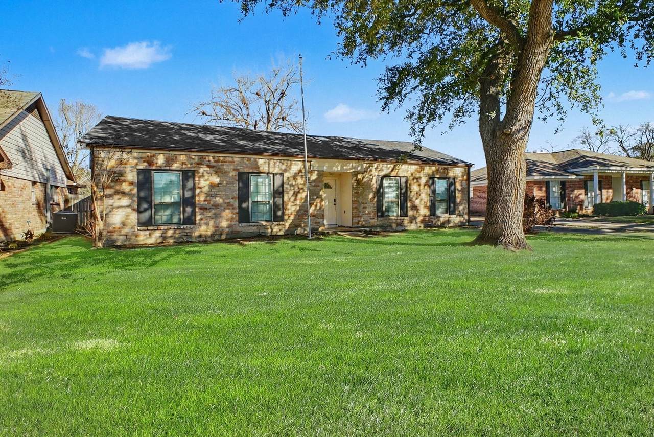 13830 Oakwood Lane - Photo 1