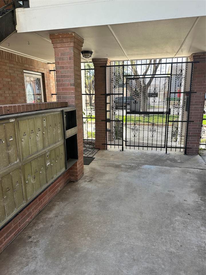 2711 Briarhurst Drive - Photo 1