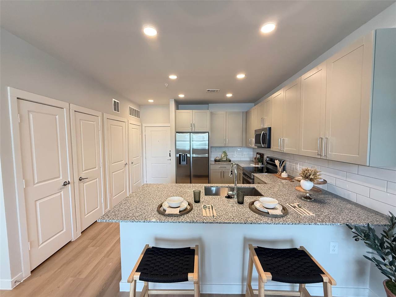 1610 Campbell Rd - Photo 1
