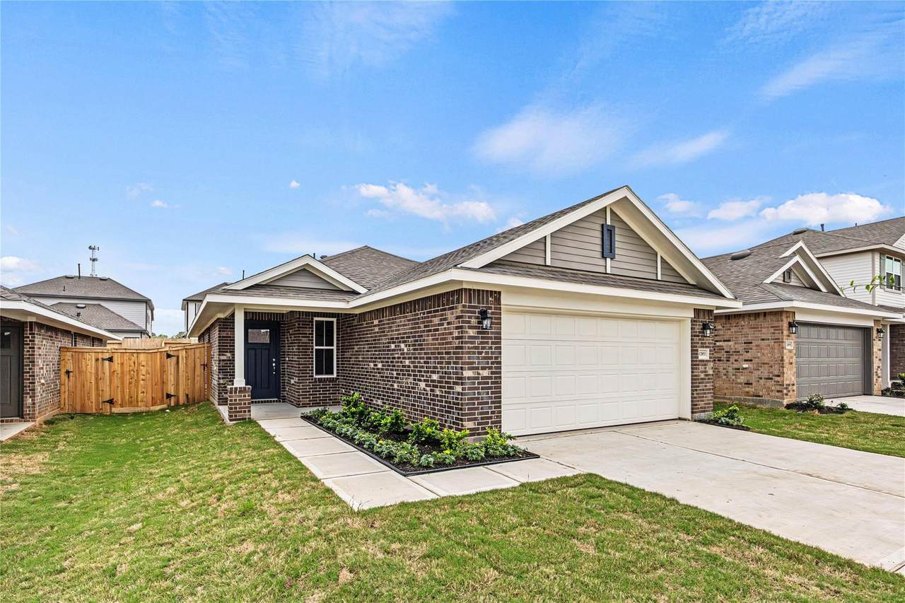 4402 Bayou Maison Circle - Photo 1