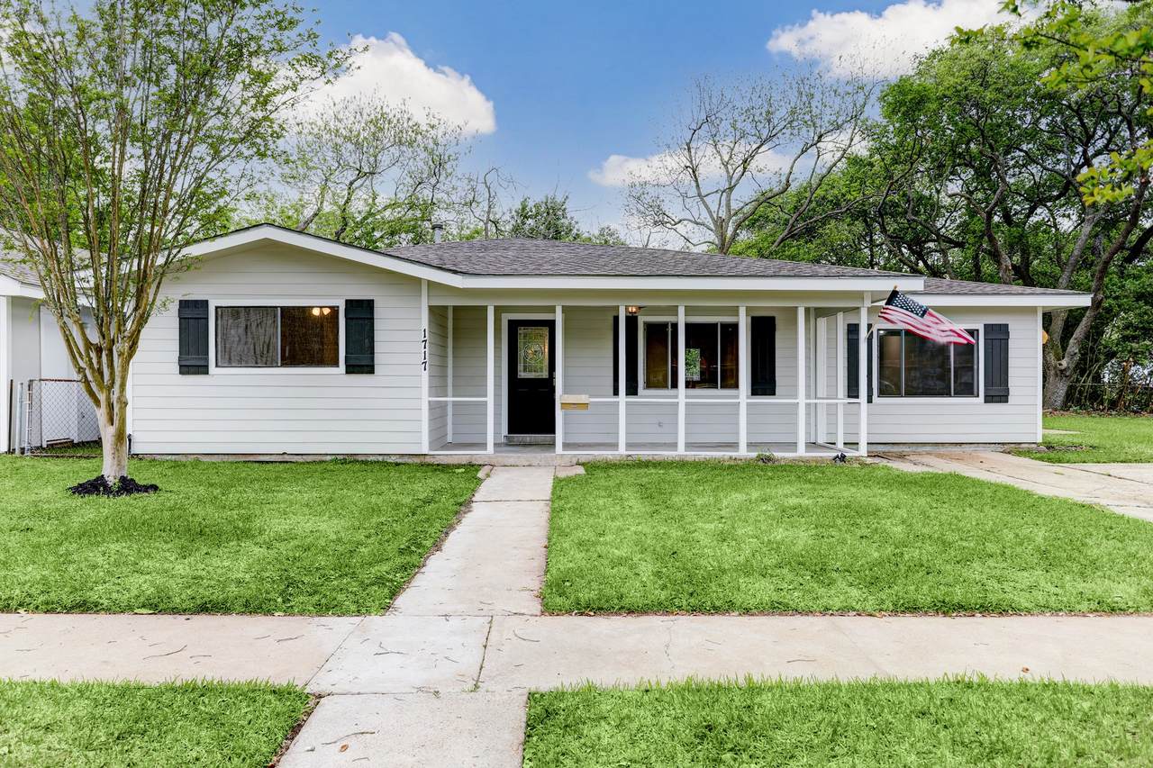1717 11th Street - Photo 1