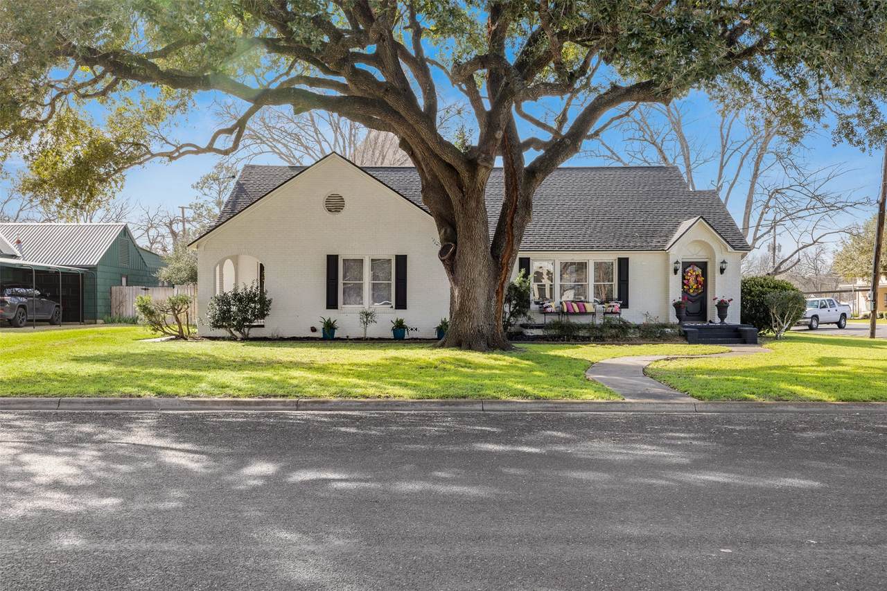 415 Mechanic Street - Photo 1