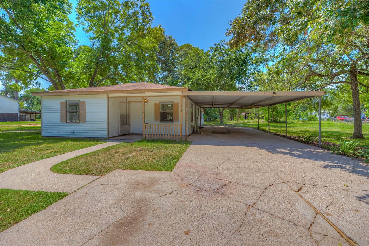 305 Oak Ridge Drive - Photo 1