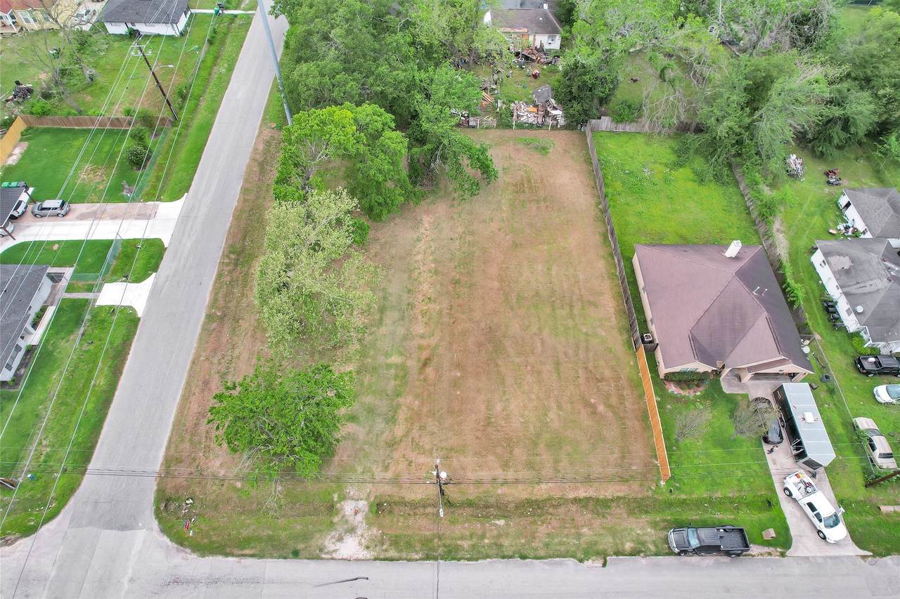 9205 & 9207 Spaulding Street - Photo 1