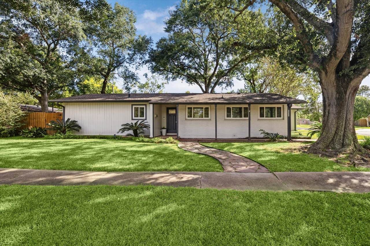 8621 Bob White Drive - Photo 1