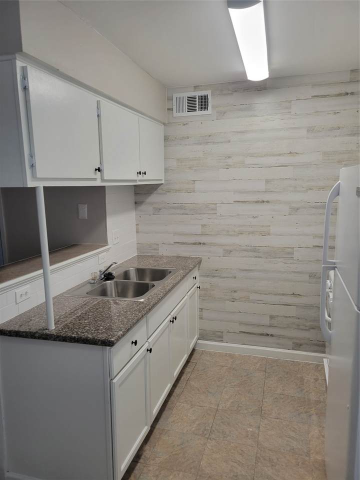 2922 Randolph Road - Photo 1