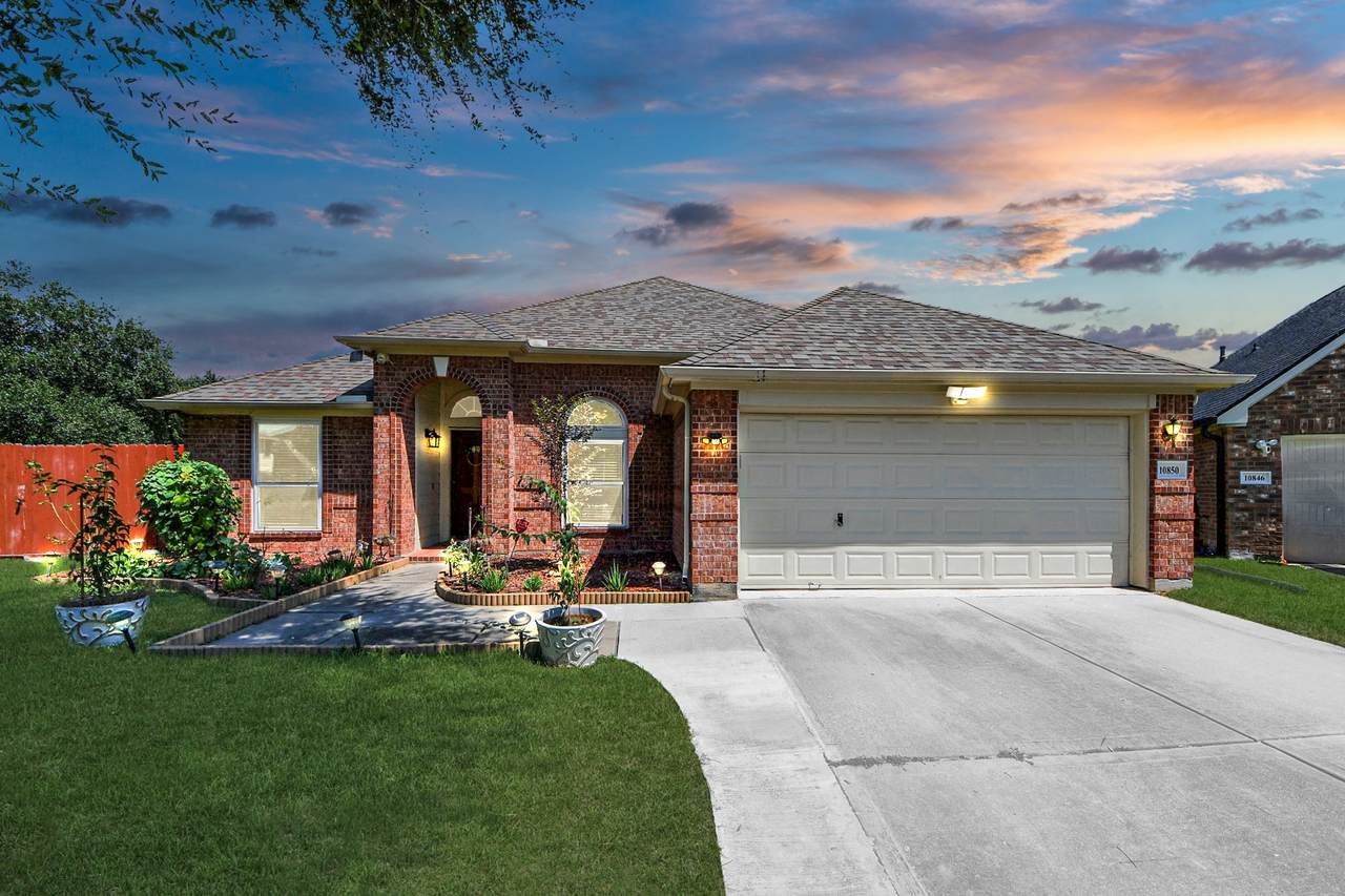 10850 White Oak Point Court - Photo 1