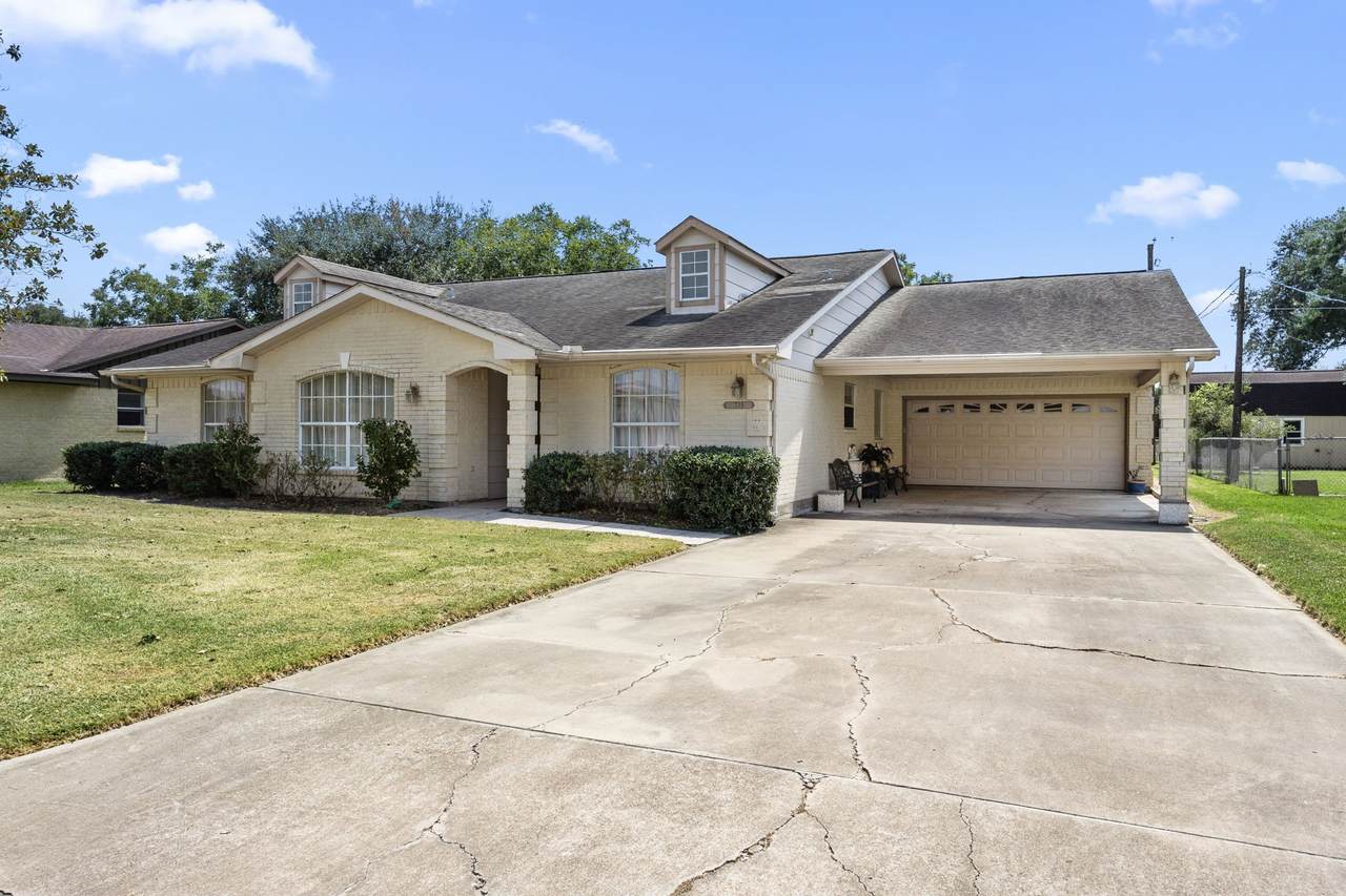 719 Clubside Drive - Photo 1