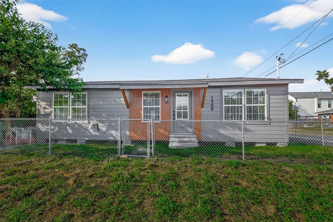 1509 Moody Street - Photo 1