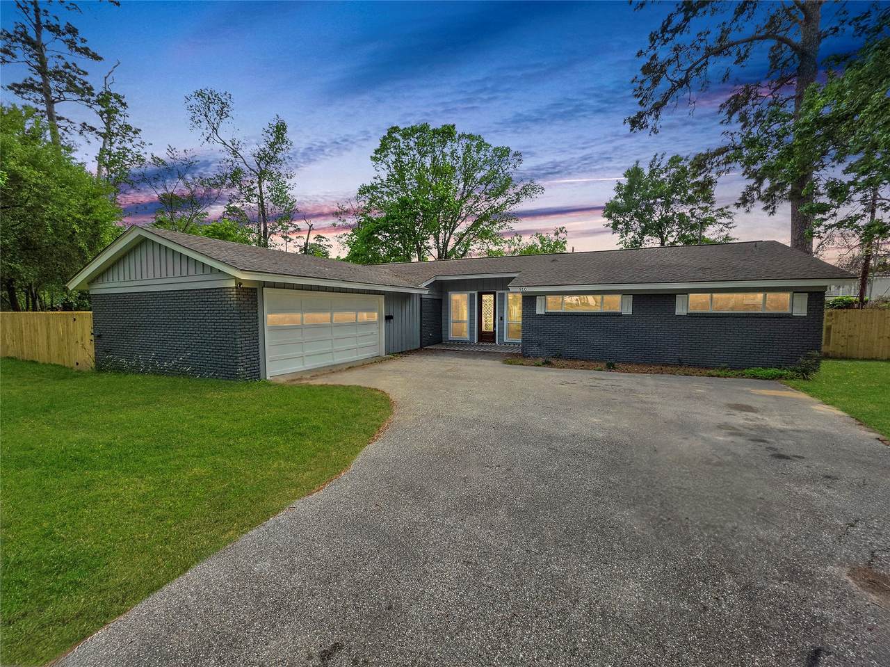 910 Royal Oak Drive - Photo 1