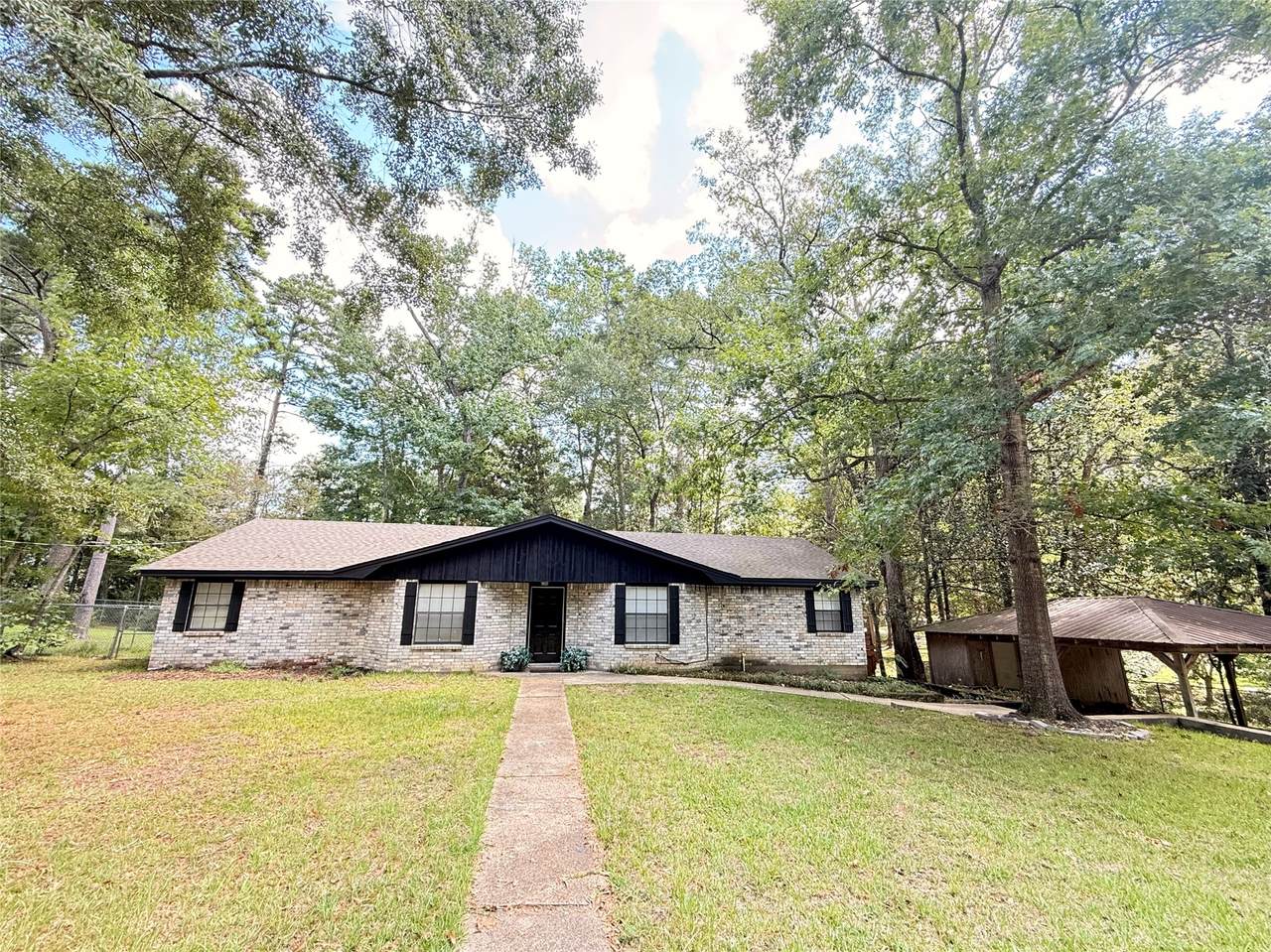 800 N Beech - Photo 1