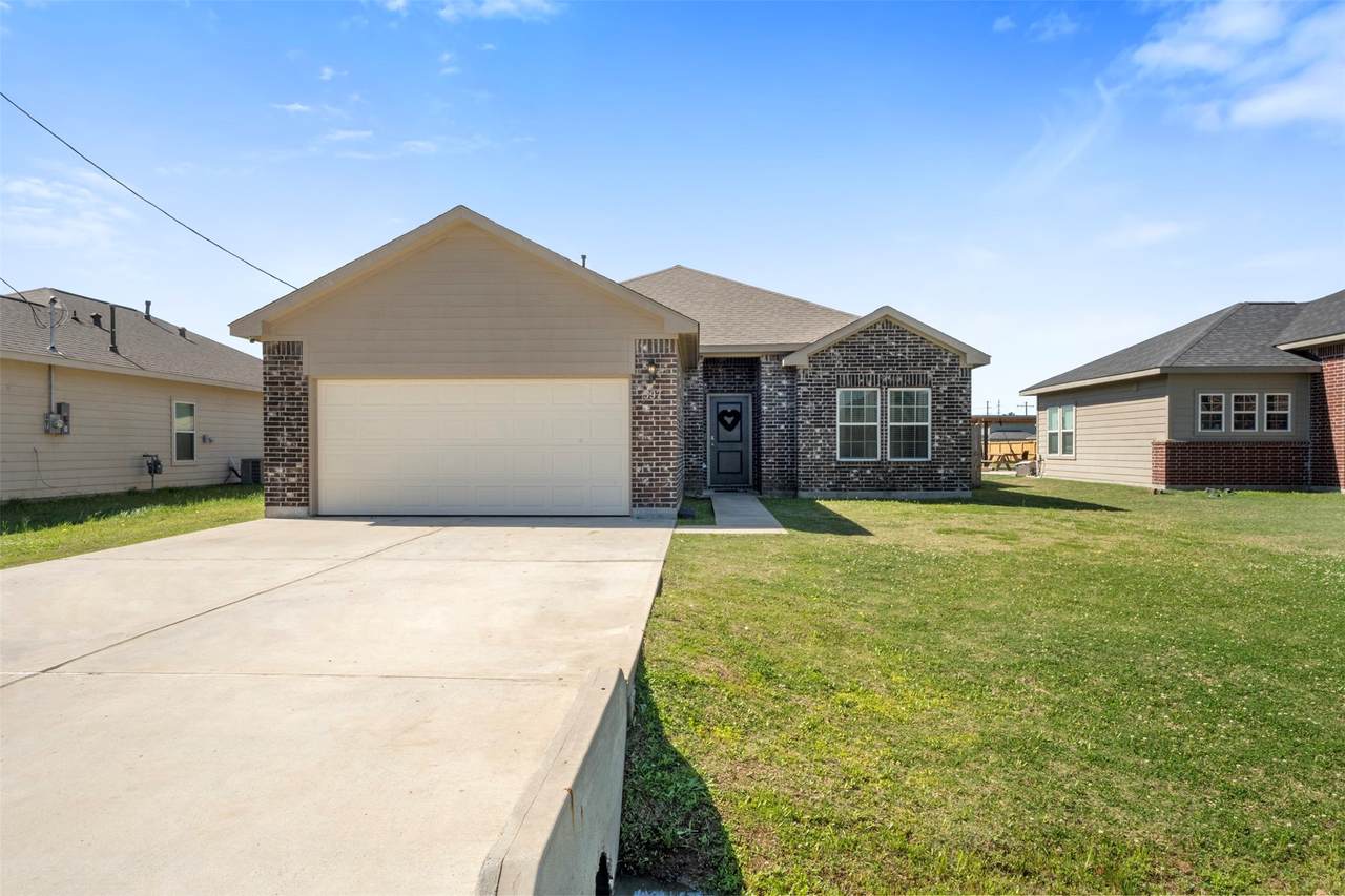 397 Road 5102 - Photo 1