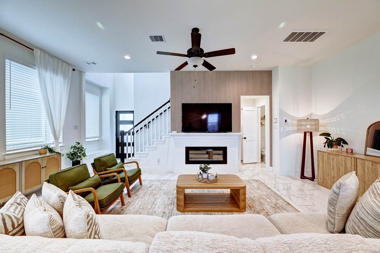 1523 Cathedral Bend Drive - Photo 1