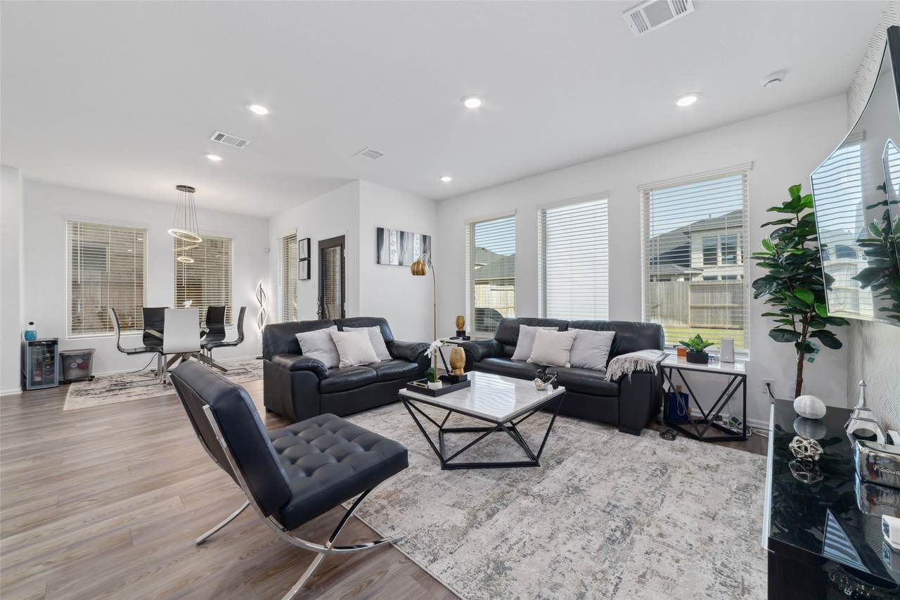 31419 Beacon Cove Trail - Photo 1