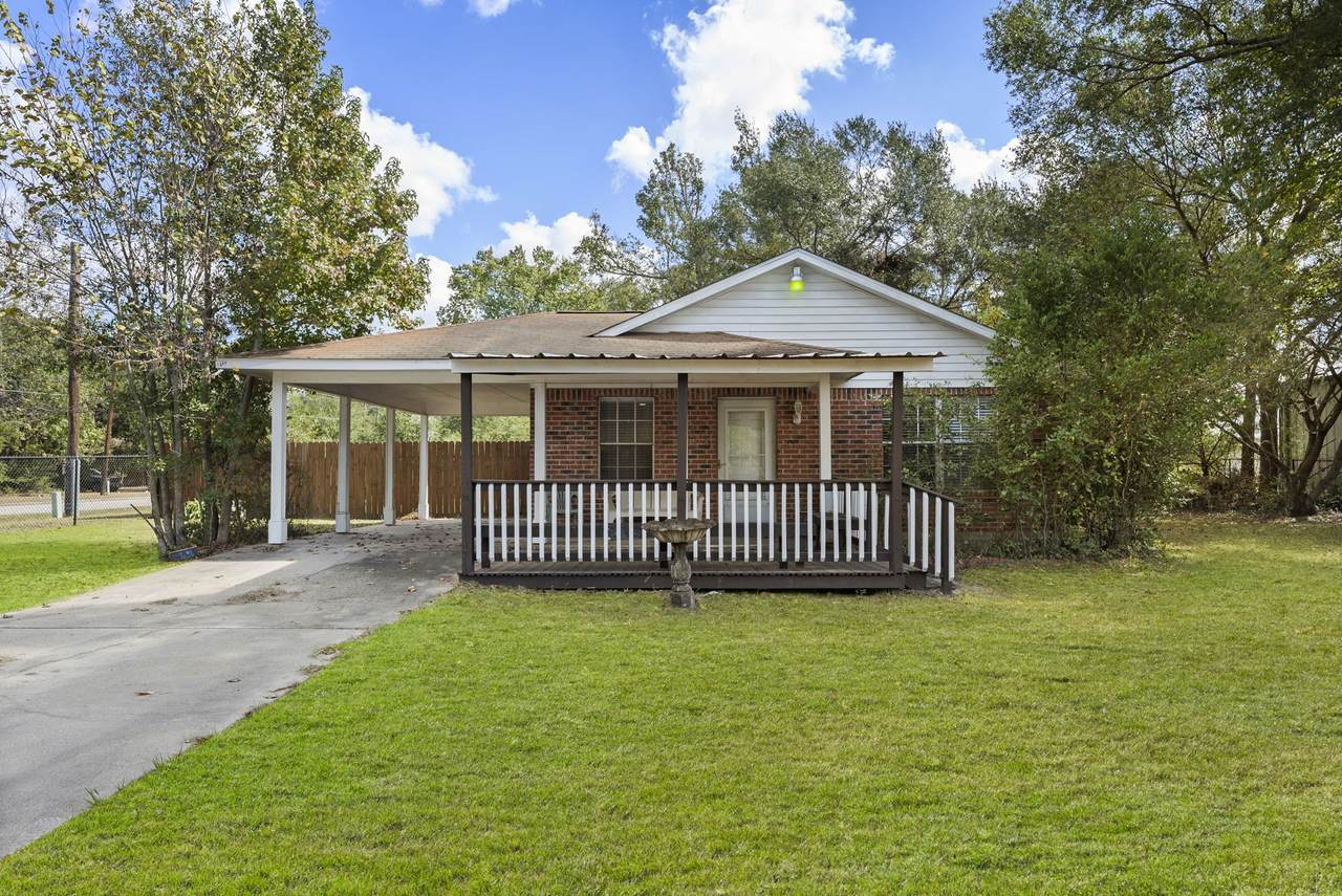 220 William Barnett Avenue - Photo 1
