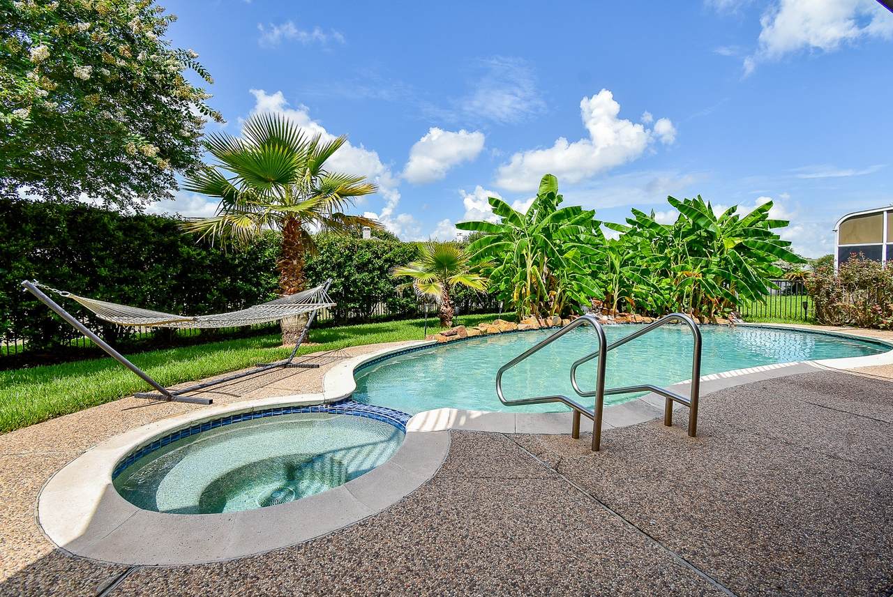 1006 Pointe Loma Drive - Photo 1