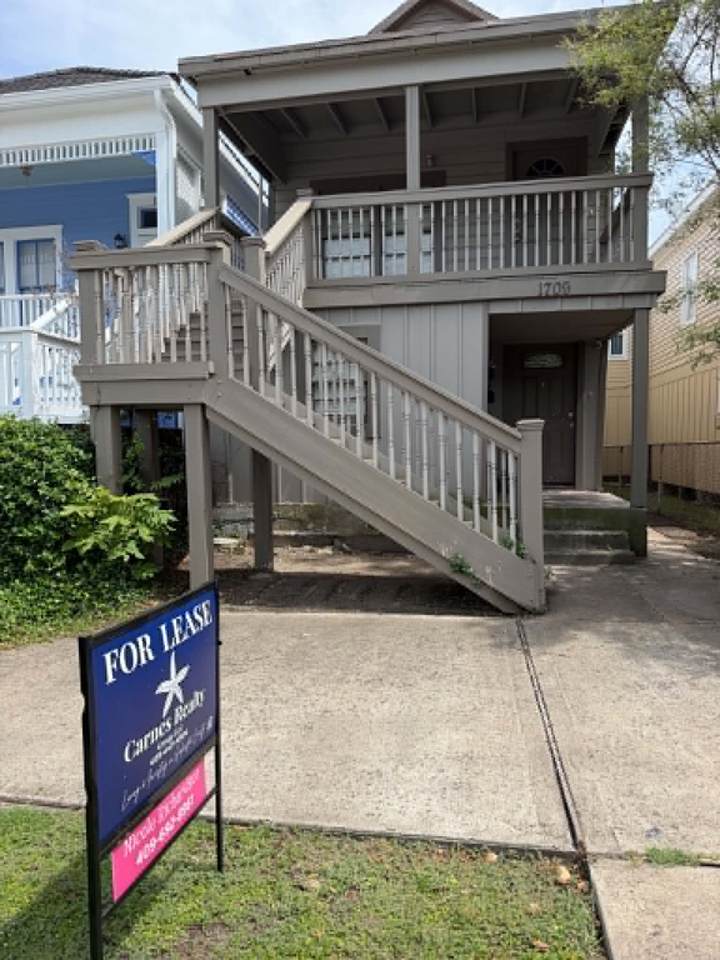 1709 Avenue L - Photo 1