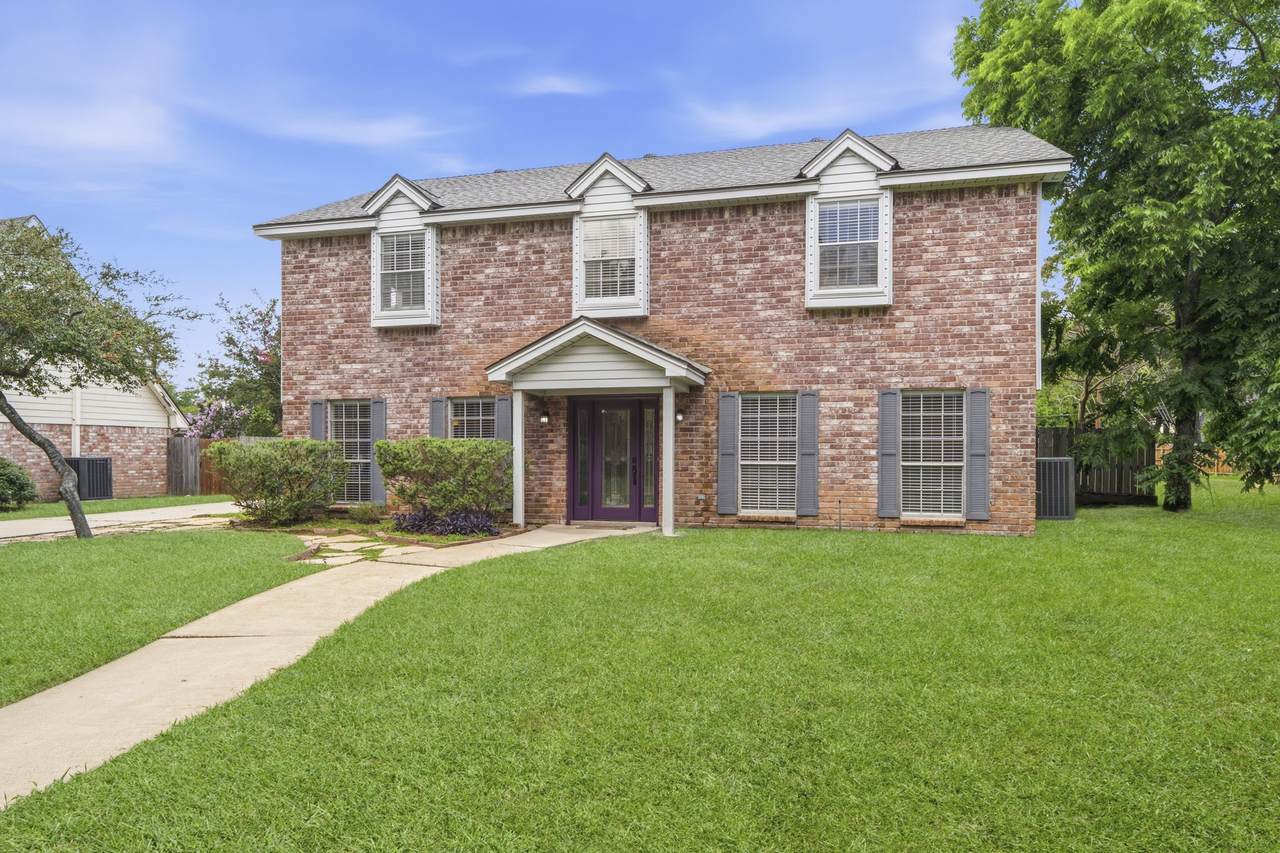 3902 Stillview Drive - Photo 1
