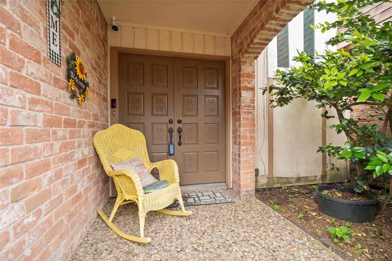 2938 Camelot Lane - Photo 1