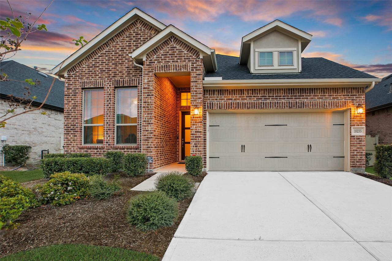 10235 Bayou Oaks Drive - Photo 1