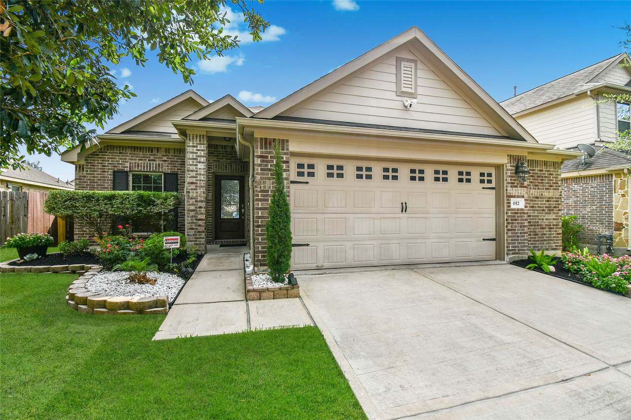 652 Maple Point Drive - Photo 1