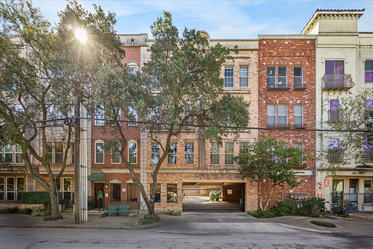 1620 Elgin Street - Photo 1