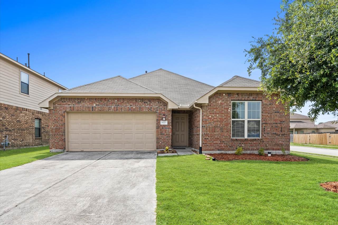 9127 Sasson Boulevard - Photo 1
