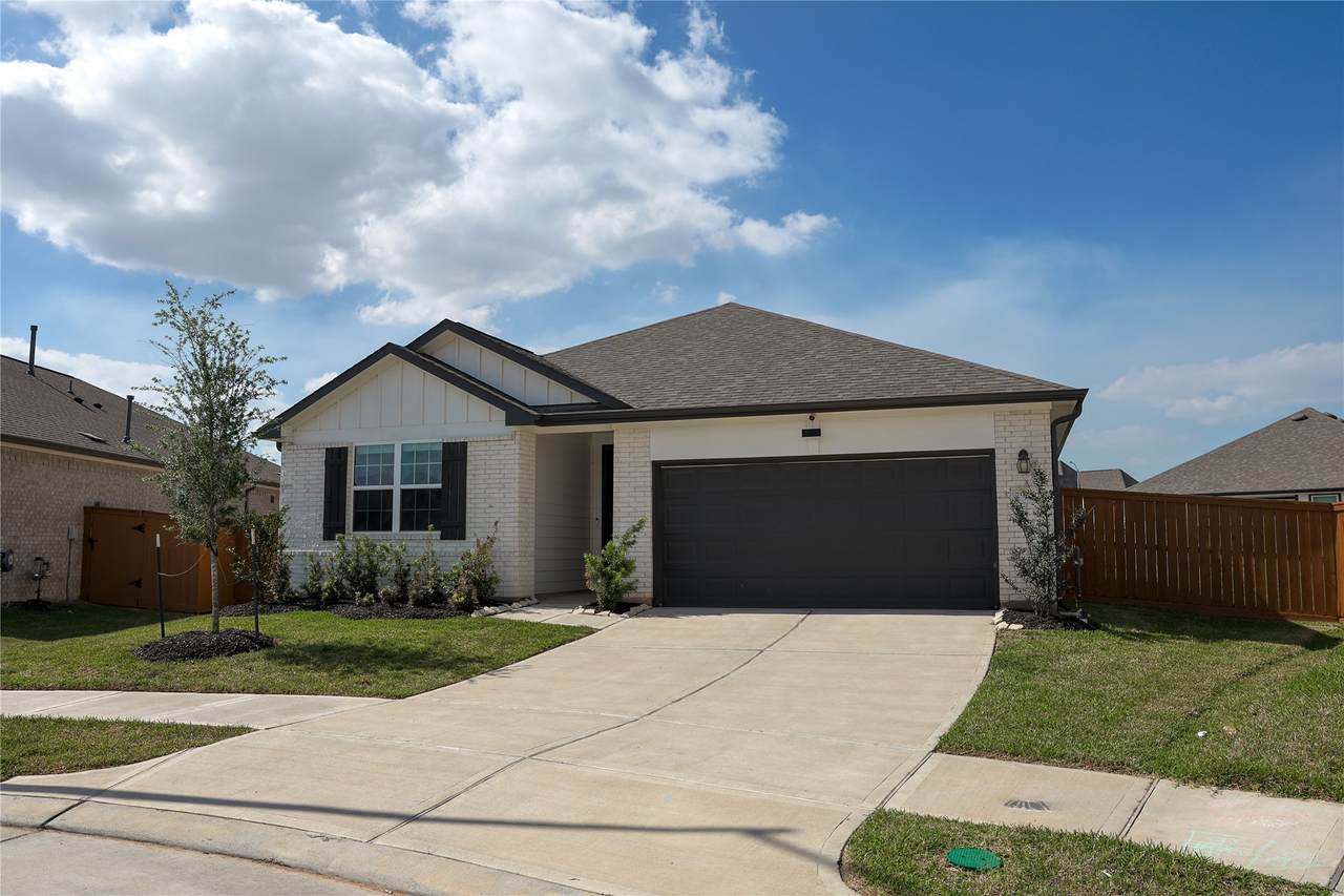 2925 Cliff Ridge Lane - Photo 1