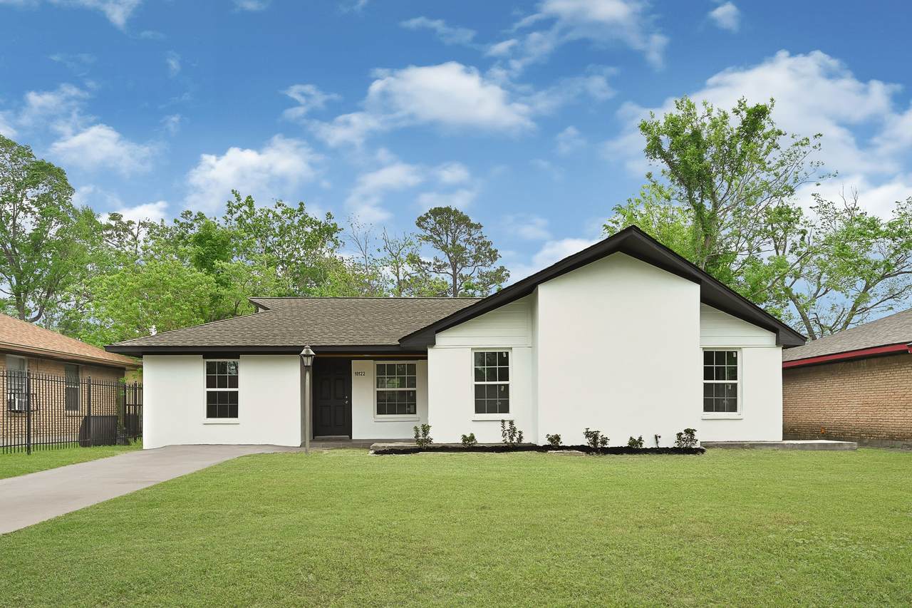 10122 Rockaway Drive - Photo 1